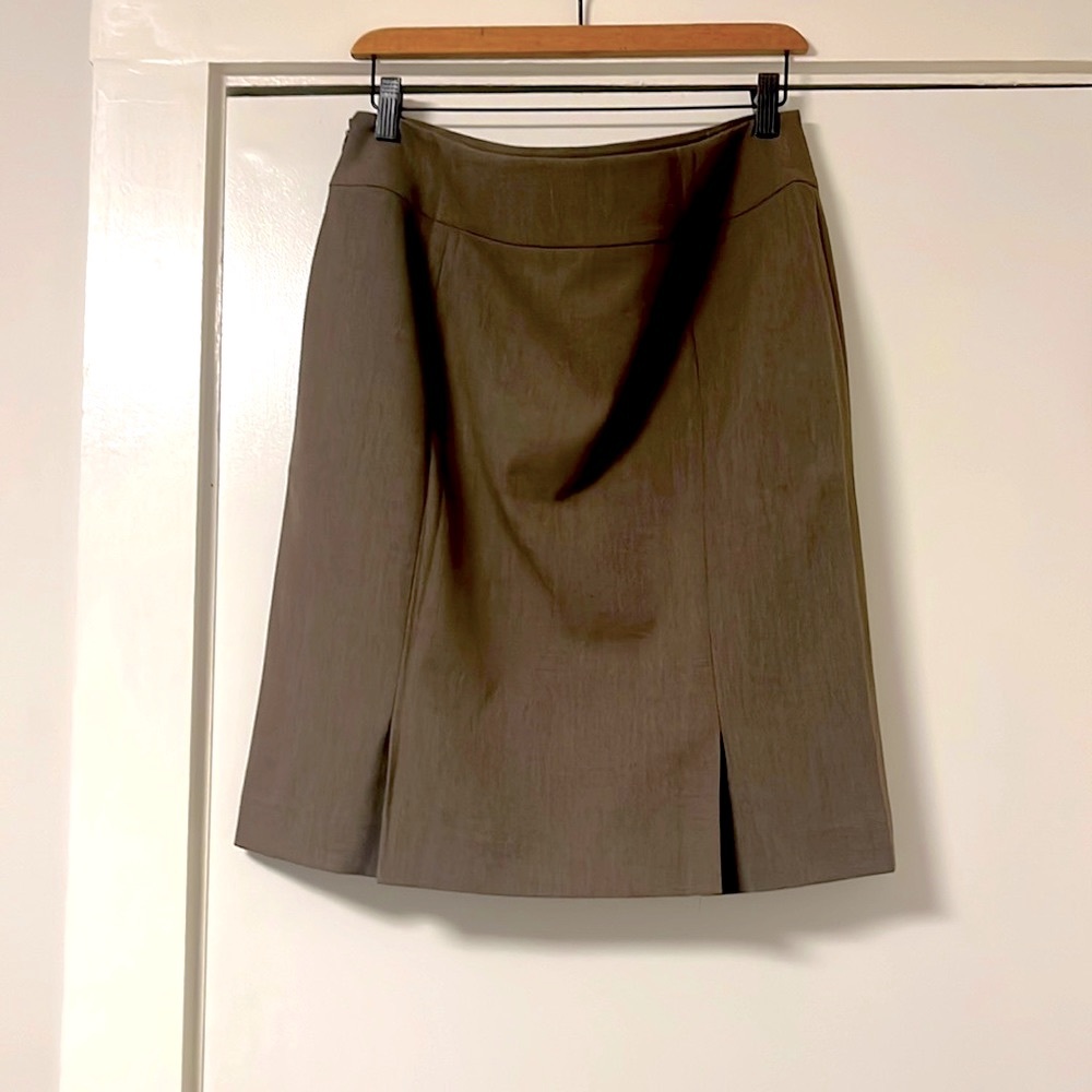 Tahari, size 10 pencil skirt, heathered taupe/light brown color